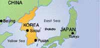 アジア大陸北東方の末にある韓半島は北の方には中国とロシアと国境を接して、南東の方には日本を向いています。